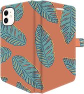 Apple iPhone 11 Hoesje - Portemonneehoesje  - Met pasjeshouder - Met Plantenprint - Tropische Blaadjes - Oranje
