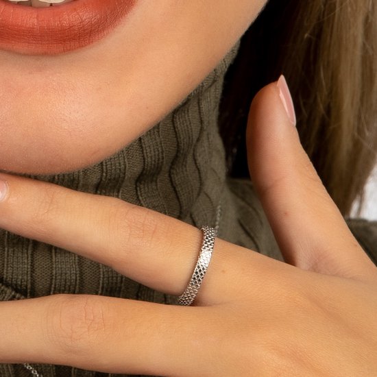 Bague en acier inoxydable empilable gravée d'un motif peau de serpent
