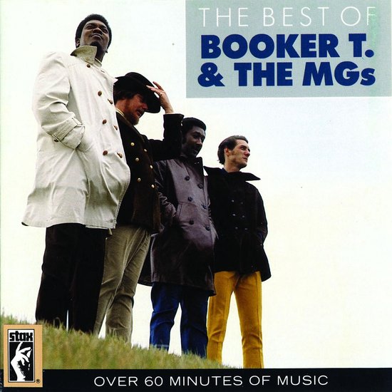 Vier mannen op een heuvel, gekleed in retro jassen. De titel 'The Best Of Booker T. & The MGs' staat rechtsboven.