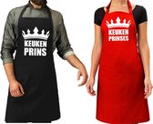 Koppel cadeau set: 1x Keuken prins keukenschort zwart heren + 1x Keuken prinses rood dames - Cadeau huwelijk/ bruiloft/ verjaardag
