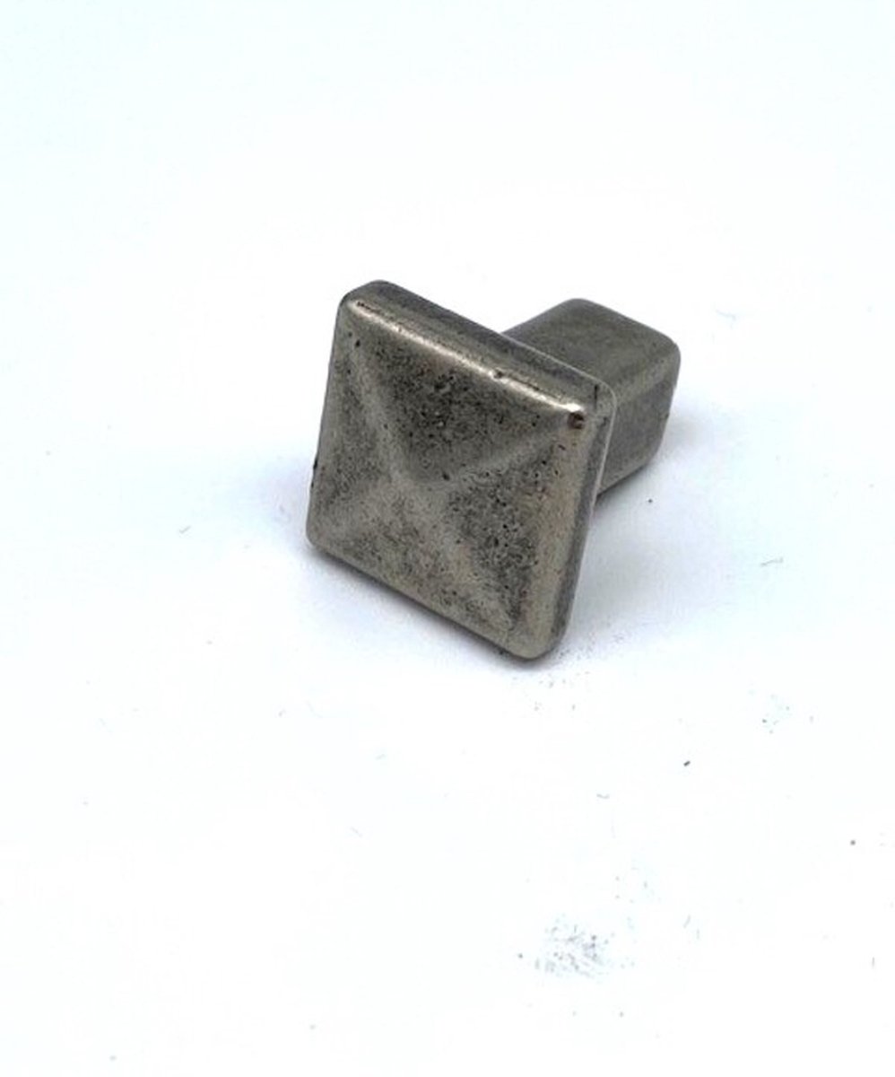 Knop Nikkel vierkant 18mm