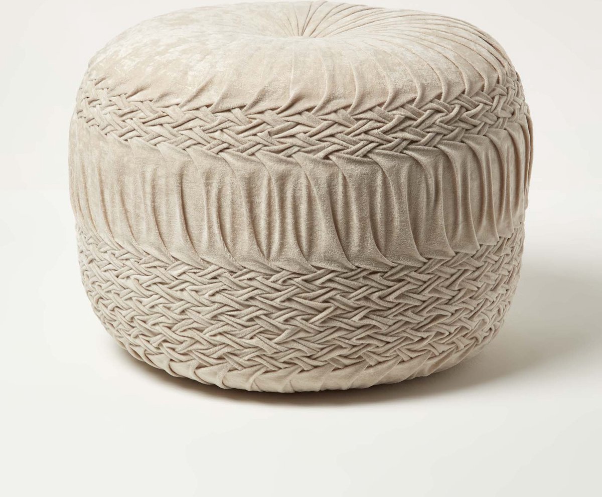 Homescapes Sofia – poef van gevlochten en geplooid fluweel – crèmewit, 50x35 cm Cremewit