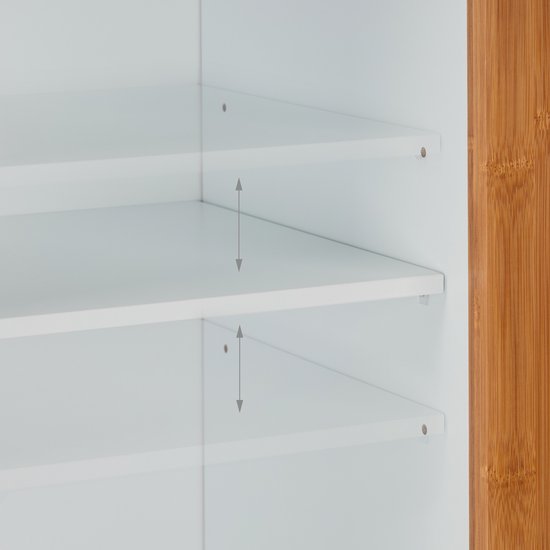 Witte kast met verstelbare planken en bamboe accenten aan de zijkant.