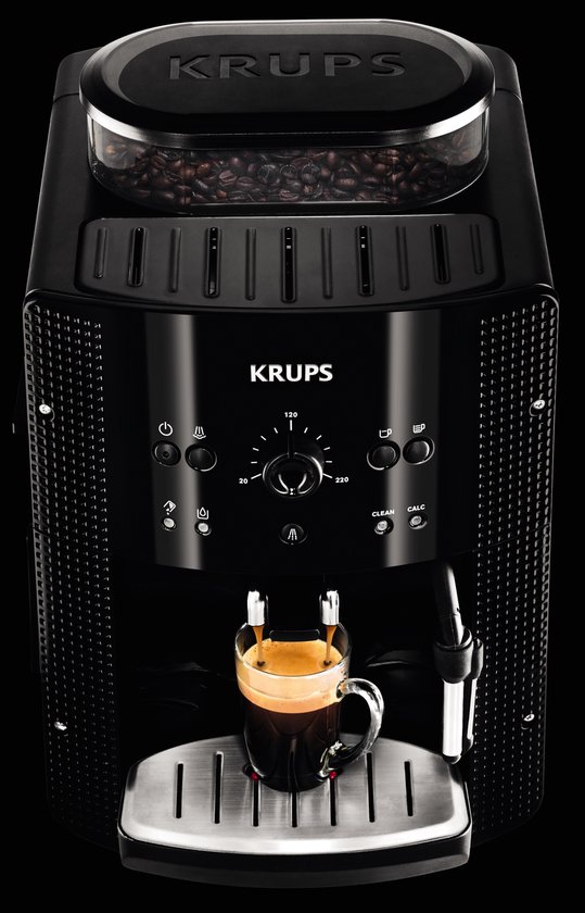 Zwarte Krups volautomaat espressomachine met een espresso in een glazen mok, gevuld met koffie.