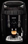Zwarte Krups volautomaat espressomachine met een espresso in een glazen mok, gevuld met koffie.