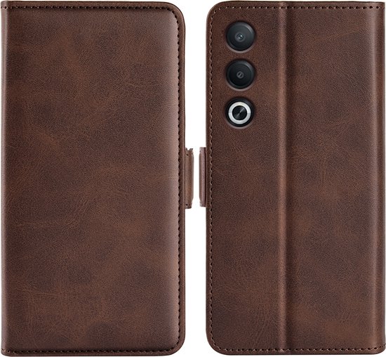 Bruin lederen telefoonhoesje, gesloten en opengeklapt. De open kant toont de drie camera's aan de achterkant van een telefoon.