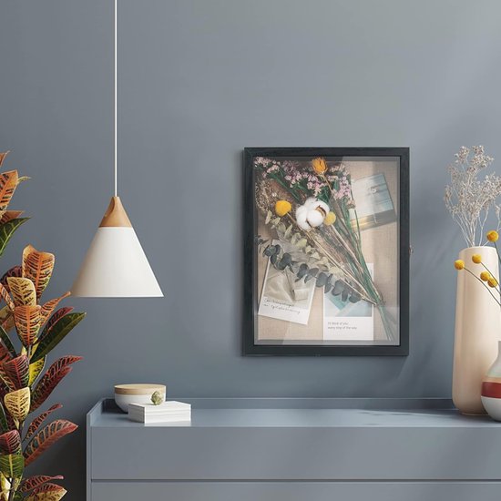 Uitstekende Houten Schaduwdoos Met Suikergoedriet, Het Stuk Speelgoed Van De Kerstmisboom En Gouden Horloge Image99513895