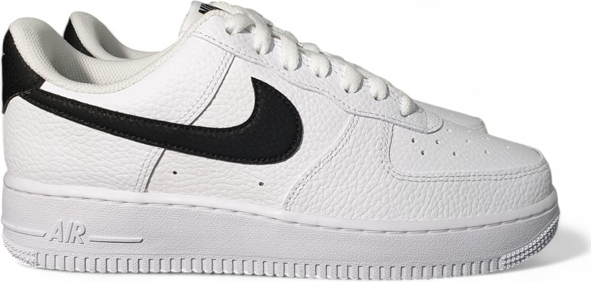 Nike Nike Air Force 1 Low ’07 Pebbled Leather Sneakers Unisex 100 Zwart