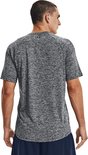 Model draagt donkergrijs gemêleerd sportshirt van Under Armour, achterkant.