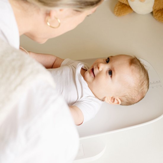 Alecto Babyweegschaal BC70 - Digitaal - 150kg - Groeimeter - Weegschaal ook voor volwassenen en dieren - Wit