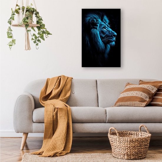 Blauwe leeuw in profiel - Leeuw portret - Wandkunst dieren - Digital Art - Schilderijen op canvas industrieel - Kunstwerken schilderij - canvas 40x60 cm