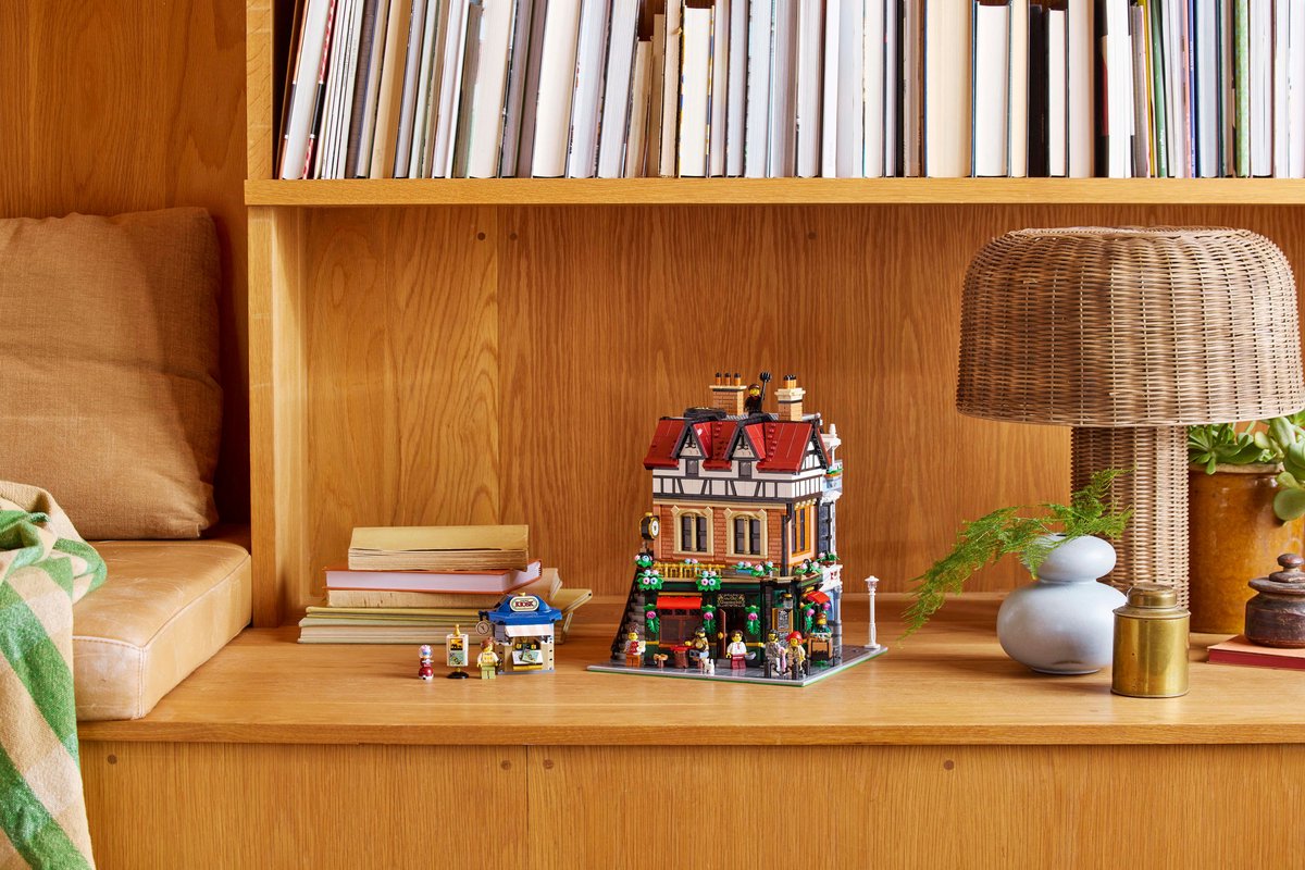 LEGO Icons 10350 - Hoekpand in tudorstijl - Tudor Corner — cadeau in Spellen & Speelgoed - foto 4