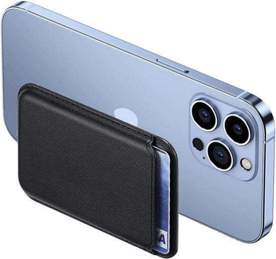 Zwarte magnetische kaarthouder op de achterkant van een blauwe iPhone 13 Pro.