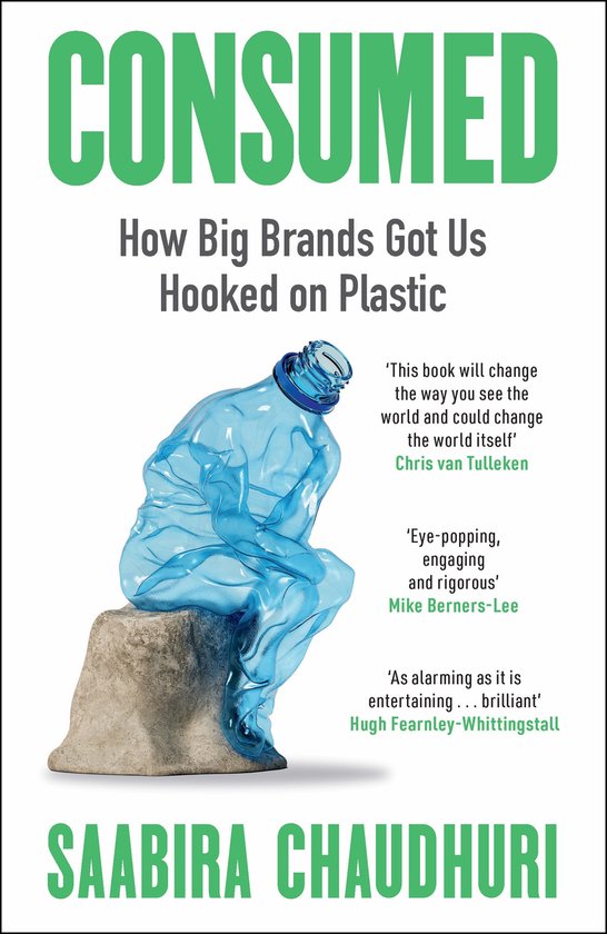Boek kaft met de titel 'CONSUMED: How Big Brands Got Us Hooked on Plastic' door SAABIRA CHAUDHURI. Een doorzichtige plastic fles in de vorm van een denkend persoon zit op een steen.