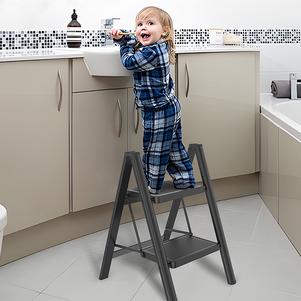 NAIZY Trapladder 2 Treden Inklapbare Ladder Vouwladder, Huishoudladder, Opstapje met 30x20cm Brede Treeplank tot 250KG Belastbaar, Zwart – foto 8
