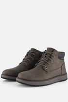 Donkergrijze veterschoenen met veters, een zwarte kraag en een grijze zool met patroon.