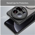 Close-up van telefoonhoes met 'Raised Lips for Protection' tekst en camera bescherming.