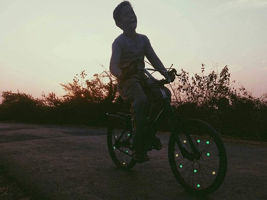 144 stuks - Lichtgevende kralen voor fietsen- fietskralen - Fiets Spaakkralen Glow In The Dark - veelkleurige ronde plastic lichtgevende kralen - fietswieldecoratie - Spaak Versiering van Merkloos — afbeelding 3