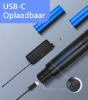 Microfoon ontvanger is USB-C oplaadbaar, met USB-C oplaadkabel en batterijen.
