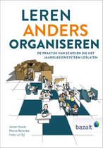 Boekomslag met de titel 'Leren anders organiseren'. Illustratie van een school met leerlingen in verschillende opstellingen.