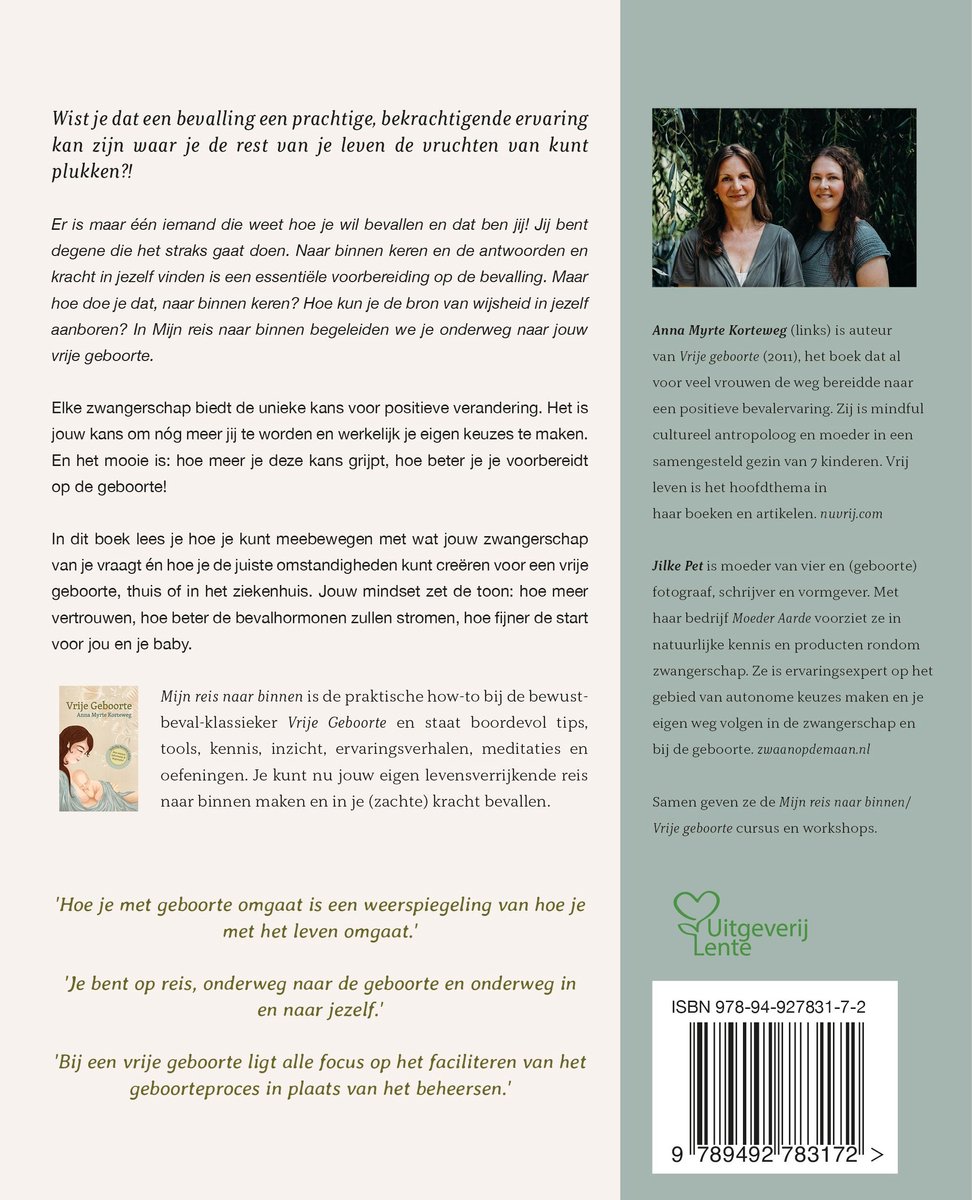 Achterkant van een boek met tekst en twee foto's van vrouwen. Eén foto toont Anna Myrte Korteweg, de andere is van Jilke Pet.