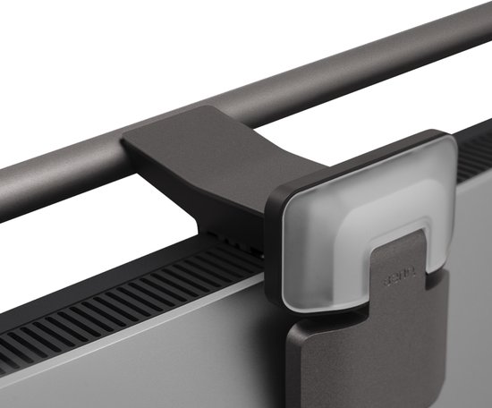 Close-up van de BenQ ScreenBar Halo gemonteerd op een monitorrand, met de klikbevestiging zichtbaar.