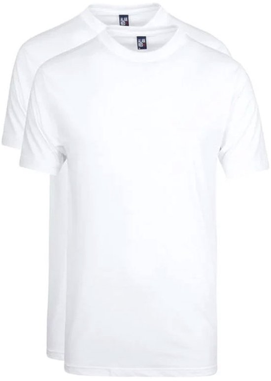Twee witte Alan Red T-shirts met korte mouwen, de voorste in focus.