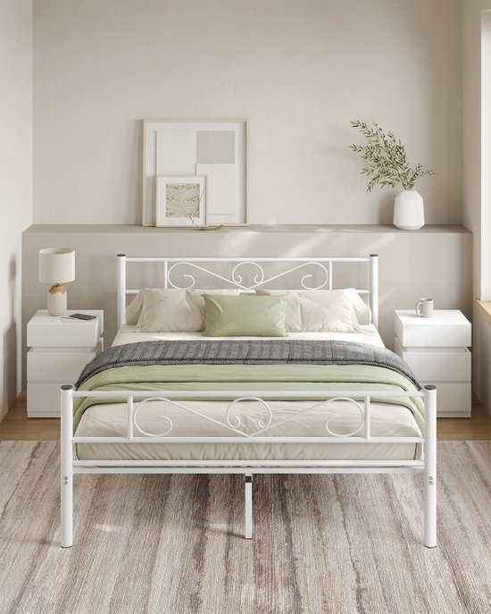 VASAGLE Cadre de lit double, cadre de lit en métal, pour matelas 160 x 200 cm, lit d'appoint, montage facile, pour petites pièces, blanc