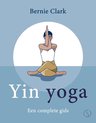 Boekomslag 'Yin yoga' met illustratie van een persoon in yogahouding.