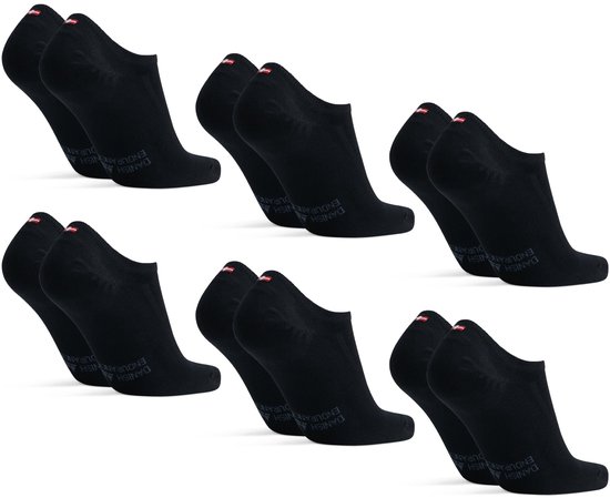 Ensemble de six chaussettes invisibles noires, chacune avec un point rouge et blanc sur le talon.