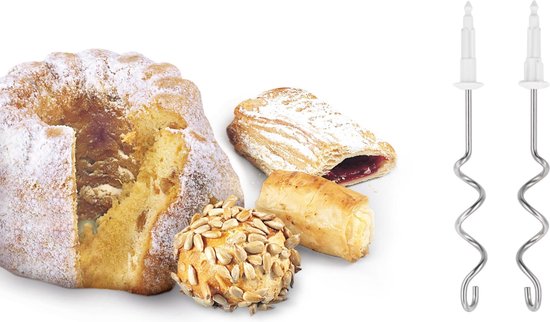 Twee zilverkleurige deeghaken naast diverse gebakjes.