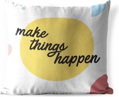 Buitenkussens - Tuin - Motiverende quote Make things happen op een gele cirkel - 45x45 cm