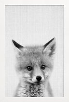 JUNIQE - Poster in houten lijst Baby vos - monochrome foto -20x30