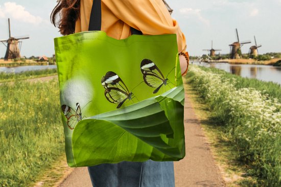 MuchoWow® Schoudertas - Strandtas - Big Shopper - Boodschappentas - Doorzichtige vlinder op een blad in Costa Rica - 40x40 cm - Katoenen tas