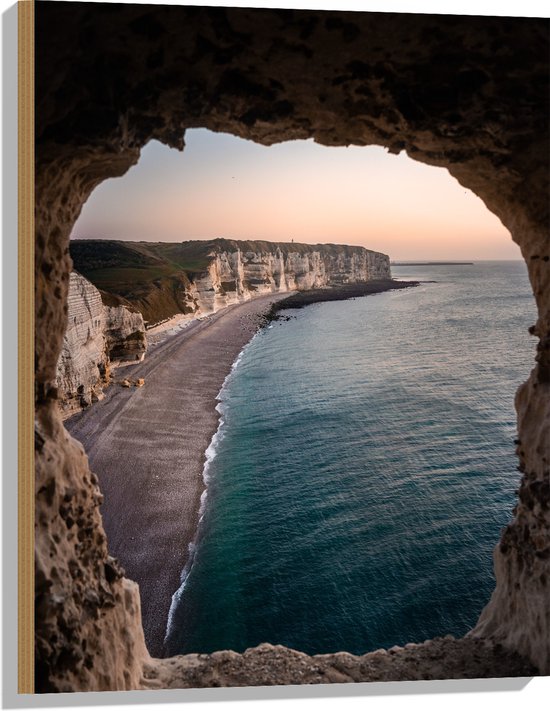 WallClassics - Hout - Doorkijkje naar Strand - 60x80 cm - 12 mm dik - Foto op Hout (Met Ophangsysteem)