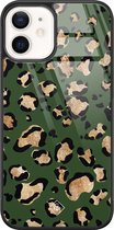 Casimoda® hoesje - Geschikt voor iPhone 12 - Luipaard Groen - Luxe Hard Case Zwart - Backcover telefoonhoesje - Groen