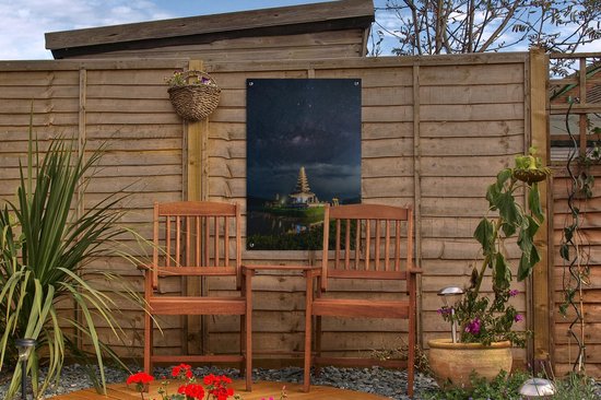 Affiche de jardin - Voie lactée au-dessus du temple Pura Ulun Danu Bratan à Bali - 40x60 cm