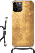 Geschikt voor Apple iPhone 14 Pro Max - Crossbody Case - Lichtval op een gouden muur - Siliconen - Crossbody - Backcover met Koord - Telefoonhoesje met koord - Hoesje met touw