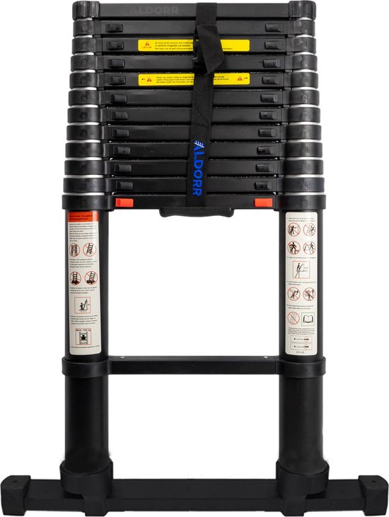 Zwarte ALDORR telescoopladder in gesloten toestand, met stabilisatiestangen en waarschuwingsstickers.