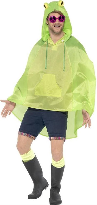 Mannelijke drager in lichtgroene kikkerponcho met capuchon, met zonnebril en laarzen.