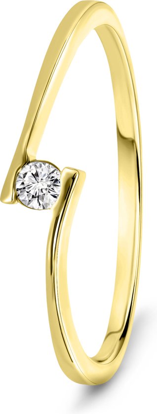 Bague en or avec un seul diamant, fond blanc.