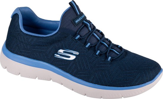 Rechter blauwe Skechers schoen met witte zool, lichtblauwe rand en opgestikte 'S'.