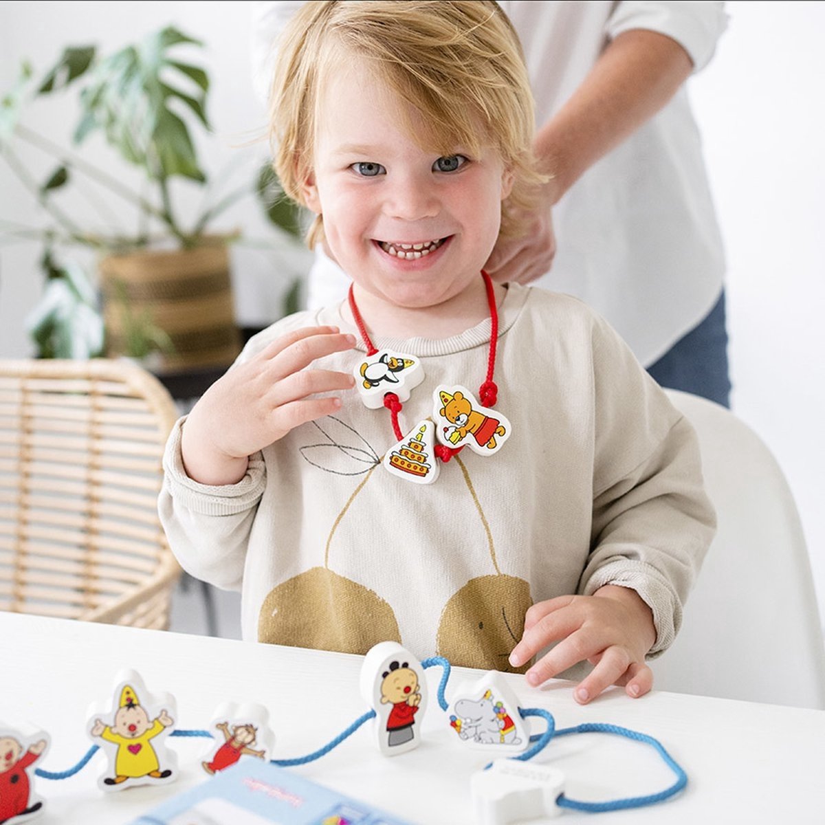 Bumba houten speelgoed rijgkralen - leer rijgen met Bumba de clown studio 100 - vanaf 3 jaar - Bambolino Toys — afbeelding 11