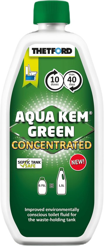Fles Thetford Aqua Kem Green Concentrated met groene dop. Groen label met 'AQUA KEM GREEN CONCENTRATED', 'SEPTIC TANK SAFE' en 'NEW!'.