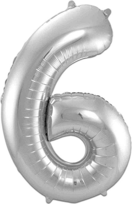 Zilverkleurige cijfer 6 ballon op witte achtergrond.