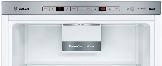 Bovenkant van de koelkast met Bosch logo, digitale display en "PowerVentilation" aanduiding.