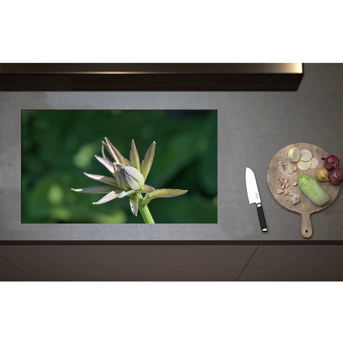 Inductieplaat Beschermer - Close Up van Paars met Groene Hosta Bloem - 85x50 cm - 2 mm Dik - Inductie Beschermer - Bescherming Inductiekookplaat - Kookplaat Beschermer van Zwart Vinyl
