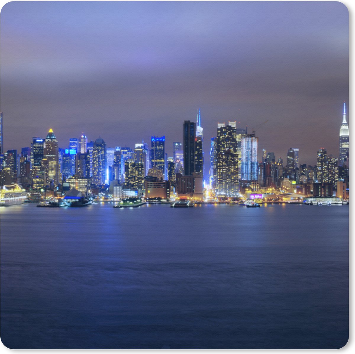 Muismat XXL 40x40 cm - Bureau onderlegger - Bureau mat Skyline New York in de nacht - Bureaumat - Gaming mousepad xl - Bureaulegger groot - Computer deskmat