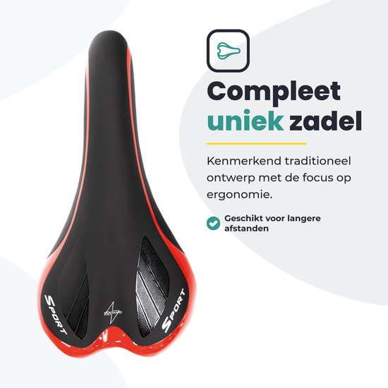 Zwart fietszadel met rode accenten, "SPORT" tekst, uniek ontwerp, geschikt voor lange afstanden.