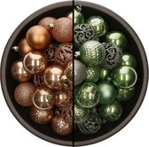 Bellatio Decorations Kerstballen mix - 74-delig - salie groen en camel bruin - 6 cm - kunststof